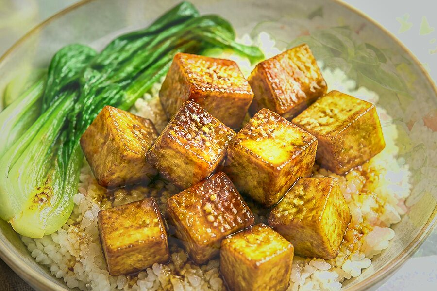 En salade de riz complet au tofu (rapide) d'hiver