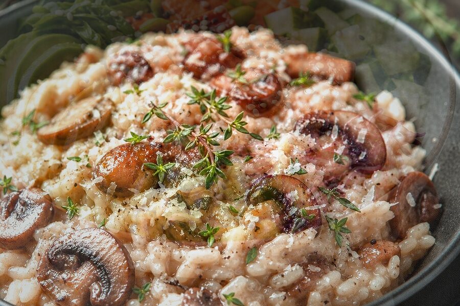 Bowl de riz paella aux champignons (léger) d'hiver
