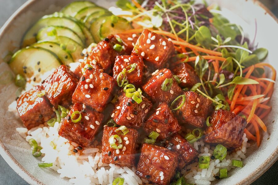 Riz à sushi au gingembre et tempeh (rapide) d'été